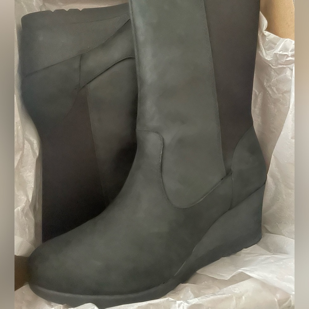 Coralline UGG boots